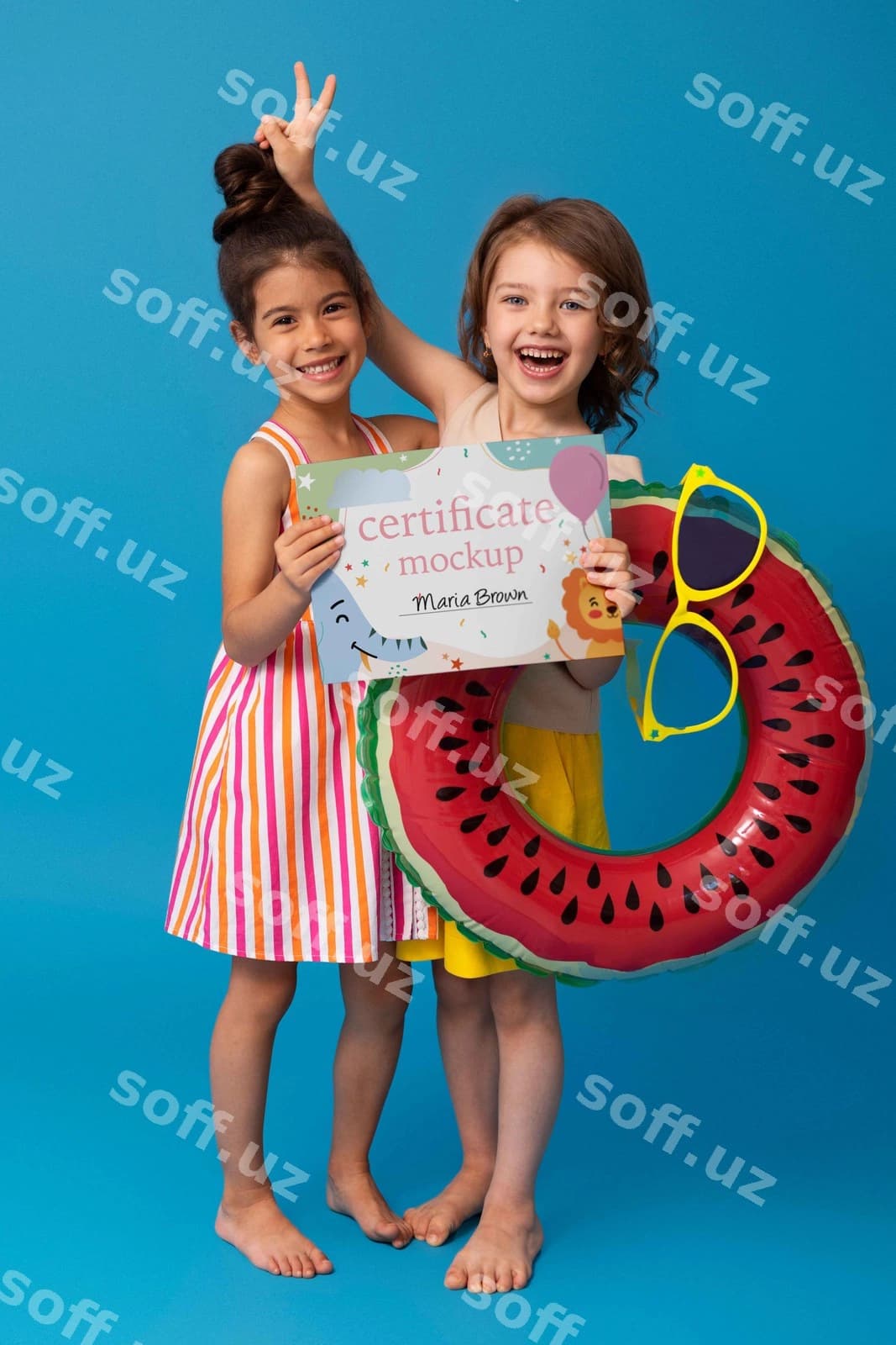 Holding bolalar sertifikat namunasi | Holding kids certificate mockup