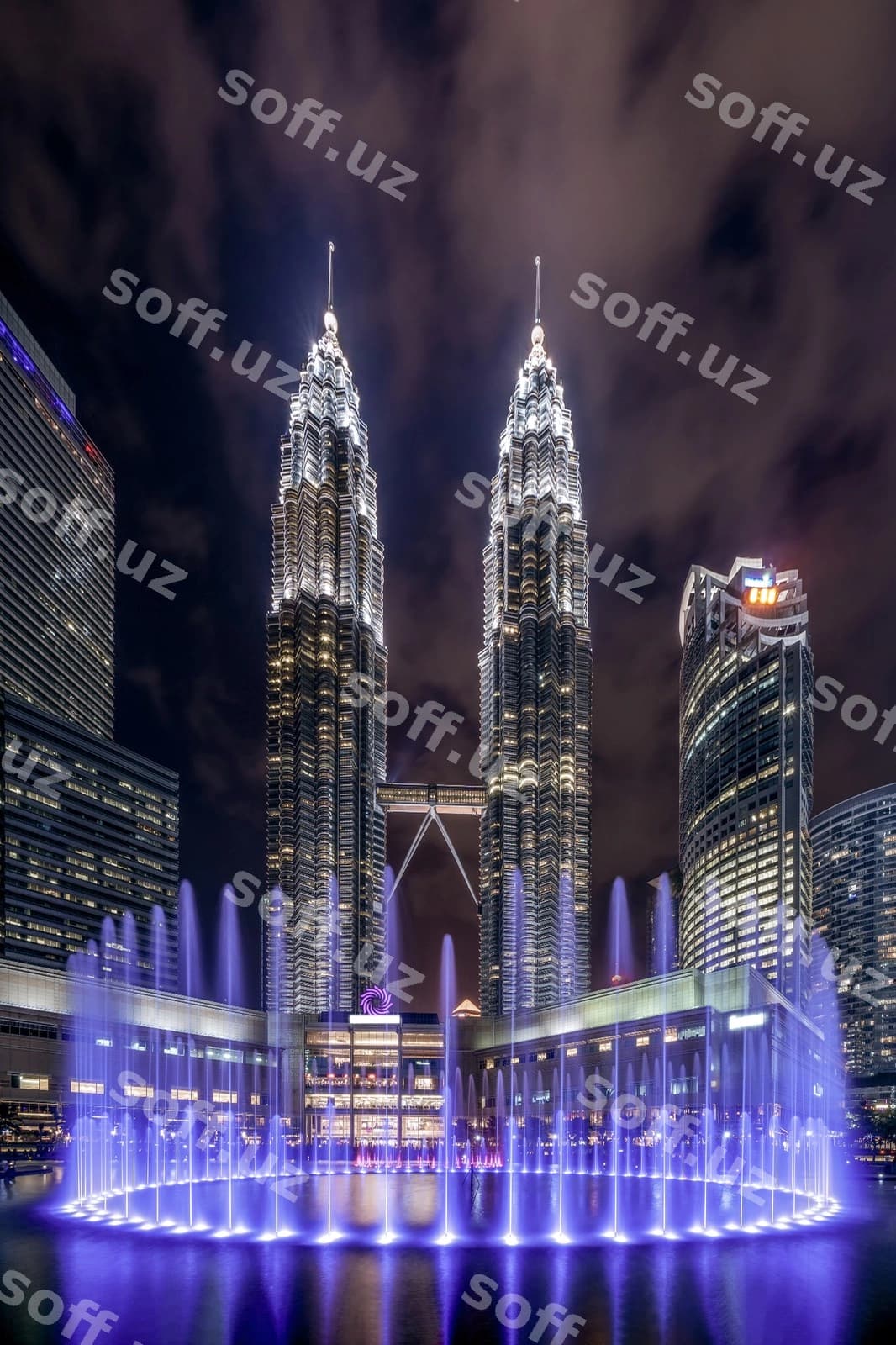 Yoritilgan zamonaviy binolar shahar kechasi | Illuminated modern buildings city night