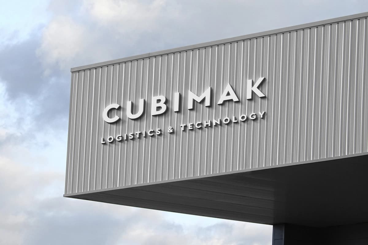 Logo maketi belgisi kulrang sanoat binosi | Logo mockup sign grey industrial building
