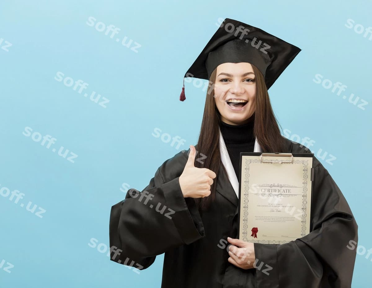 Portret yosh talaba bitirganidan faxrlanadi | Portrait young student proud graduating