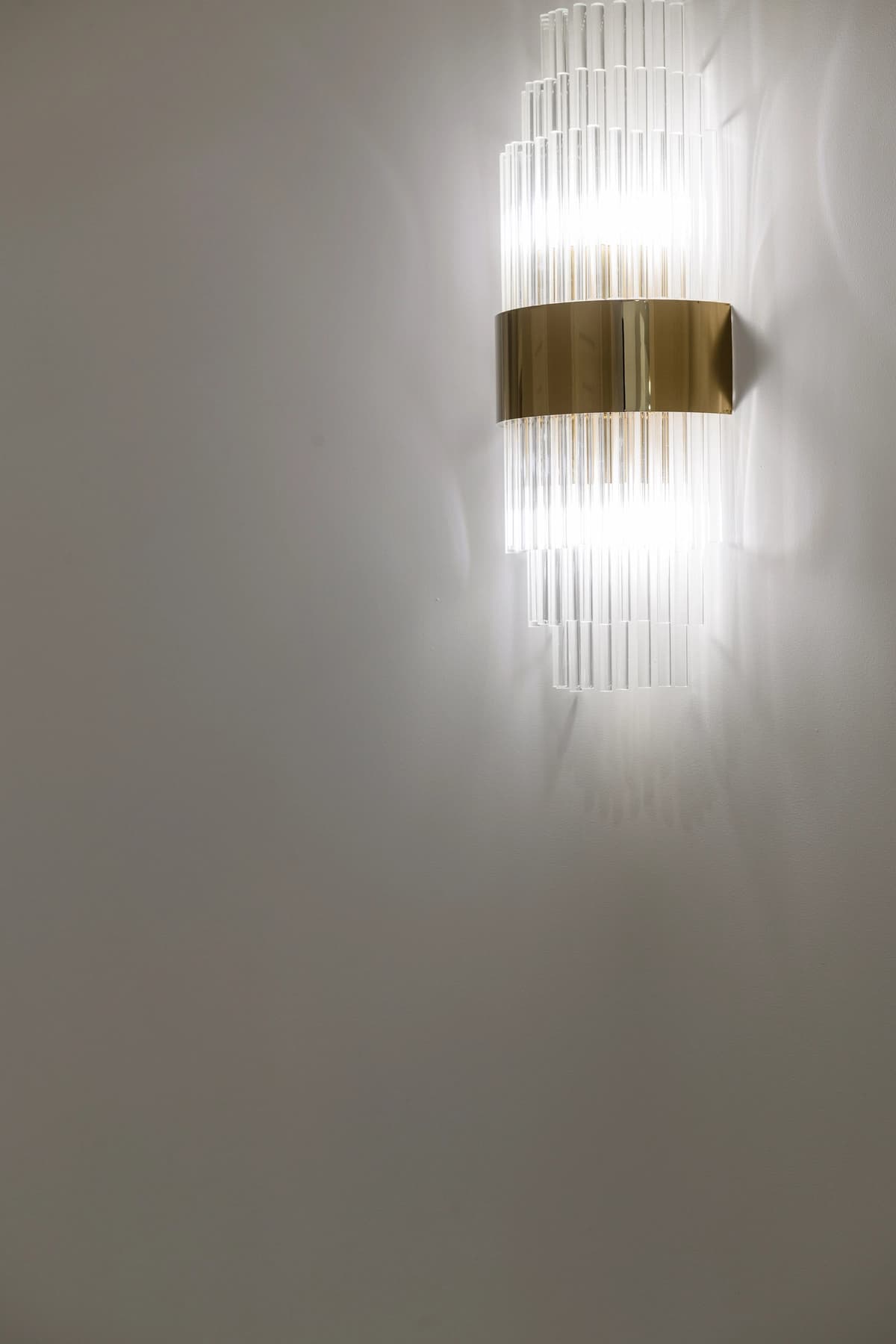 Oltin devorli zamonaviy zamonaviy chiroq | Stylish modern lamp with gold wall
