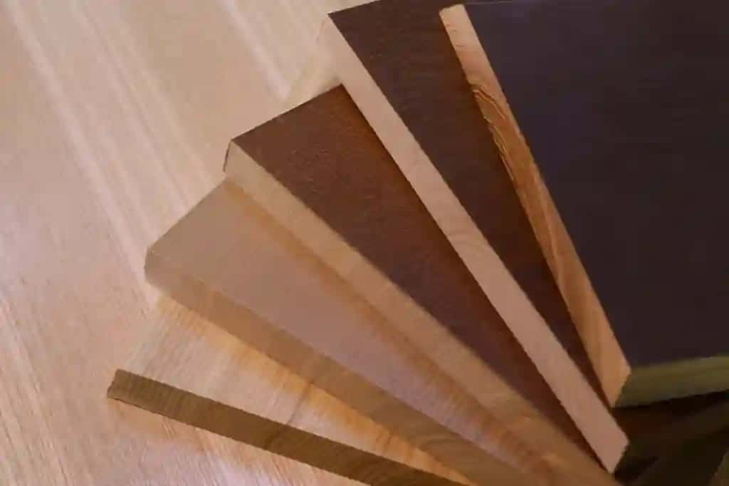 Fon teksturali tabiiy shpon - bu ekologik toza material ishlab chiqarish | Background texture natural veneer is environmentally friendly material manufacture
