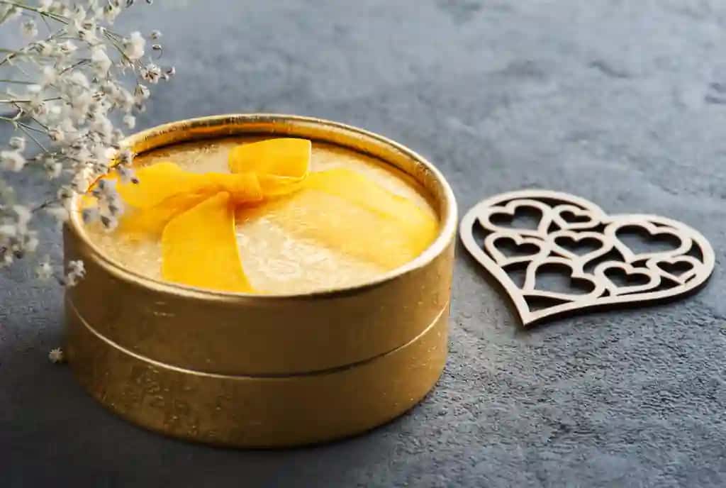 Qo'lda ishlangan, kamon yurakli oltin sovg'a | Hand crafted golden gift with bow heart