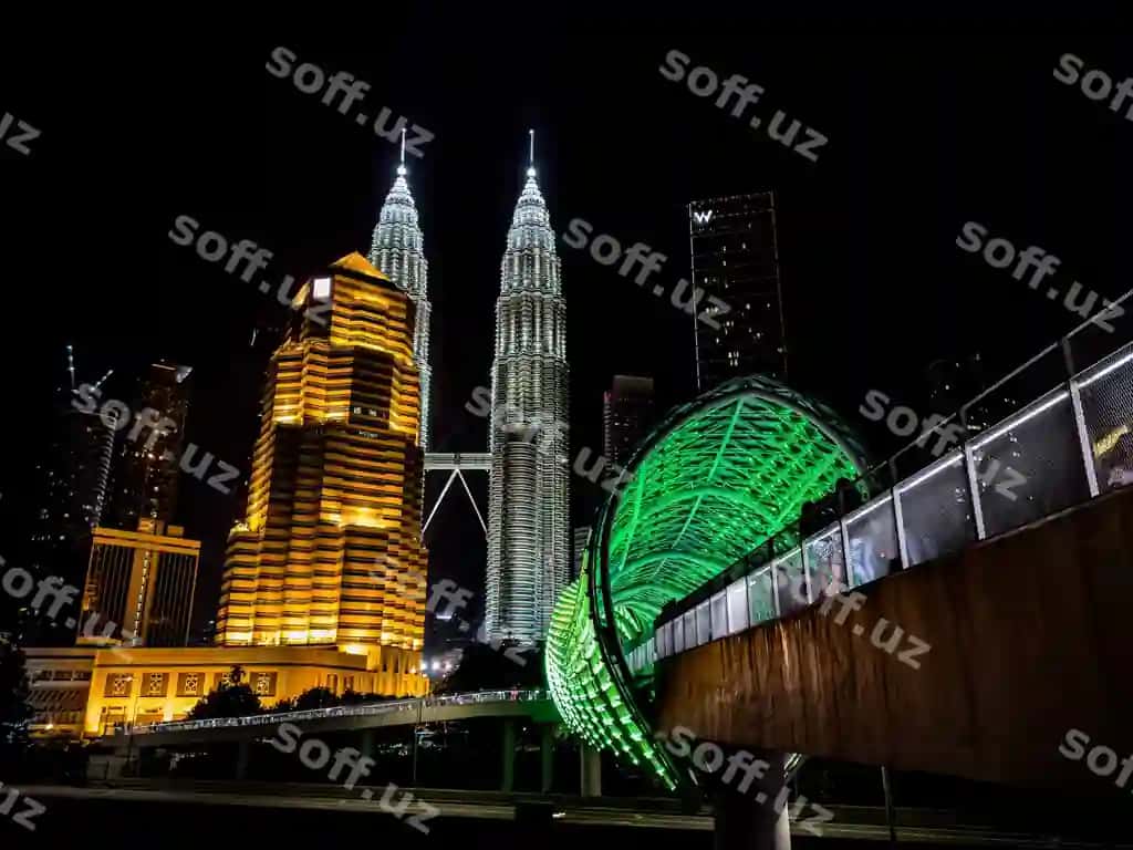 Yorqin binolar shahar kechaqongi vaqtida | Illuminated buildings city night