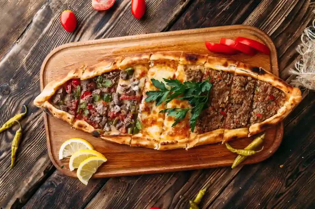Pide turk yassi non go'sht bilan | Pide turkish flat bread with ground meat